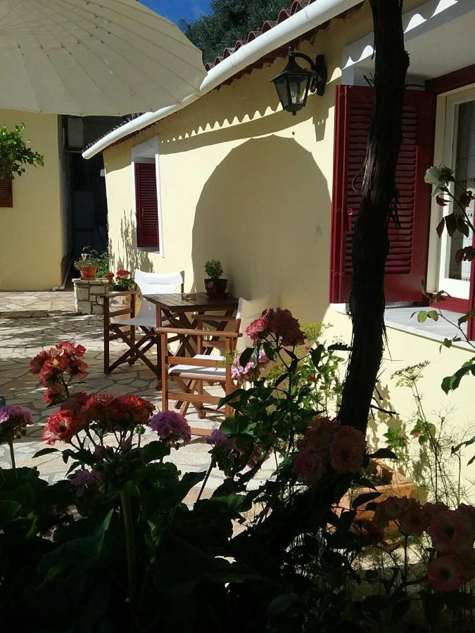 Voula Apartment Gaios Bagian luar foto