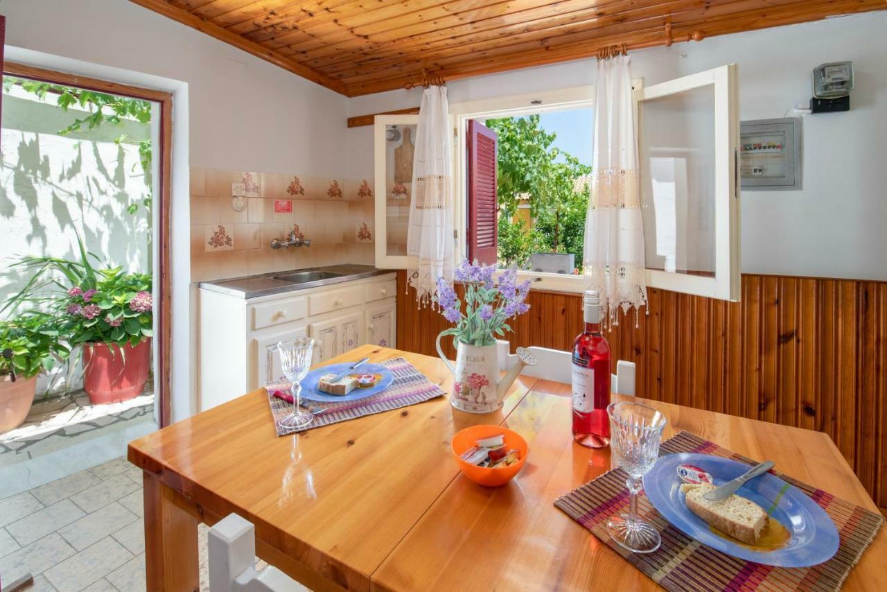 Voula Apartment Gaios Bagian luar foto