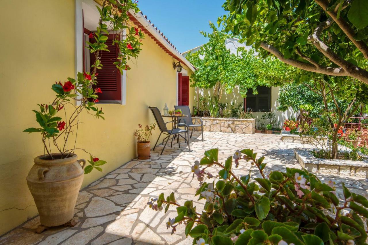 Voula Apartment Gaios Bagian luar foto