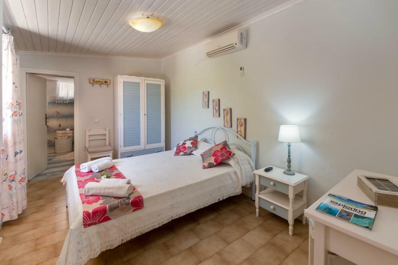Voula Apartment Gaios Bagian luar foto