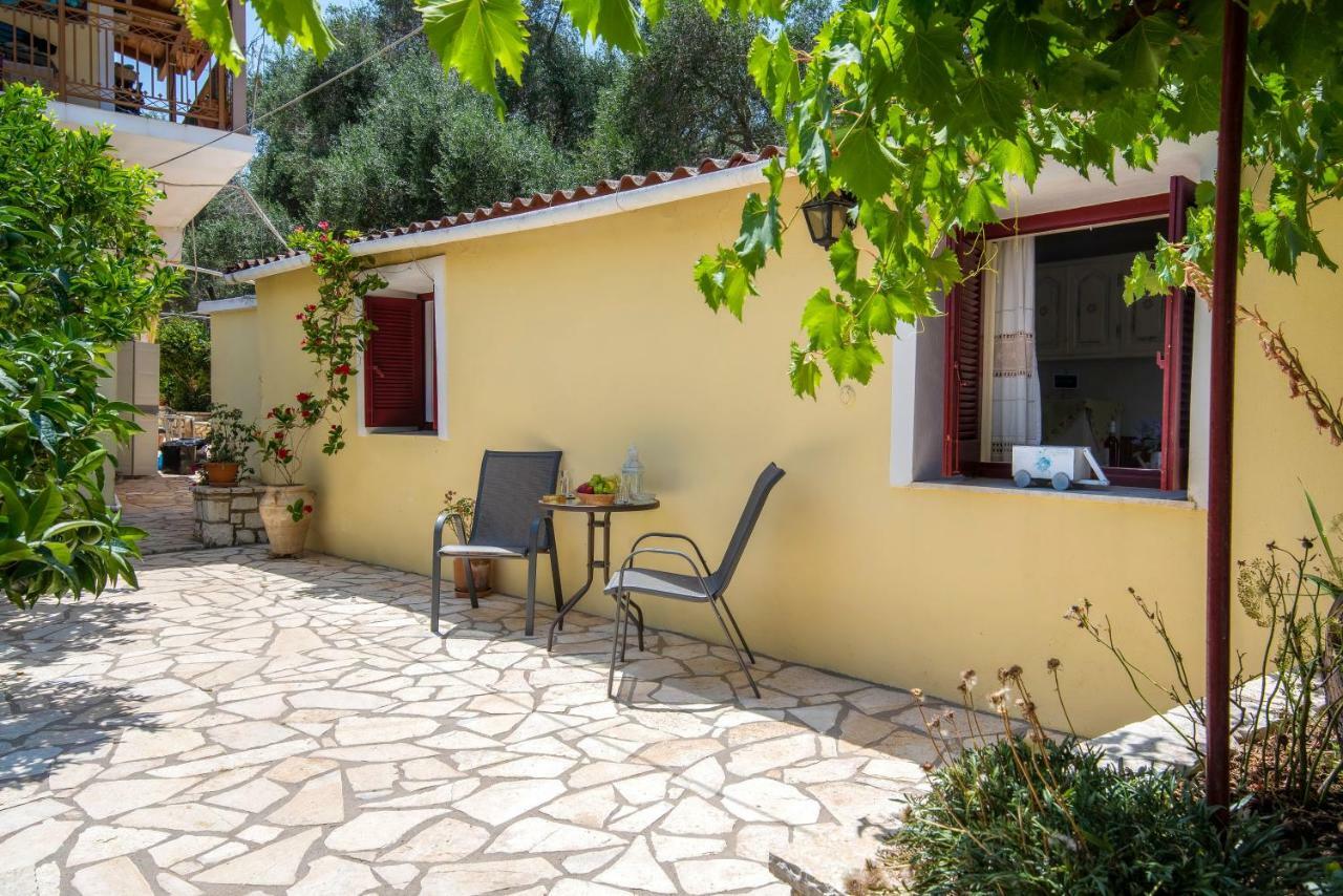 Voula Apartment Gaios Bagian luar foto